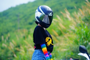1305353