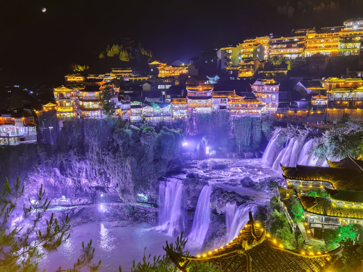 湘西芙蓉镇瀑布美景