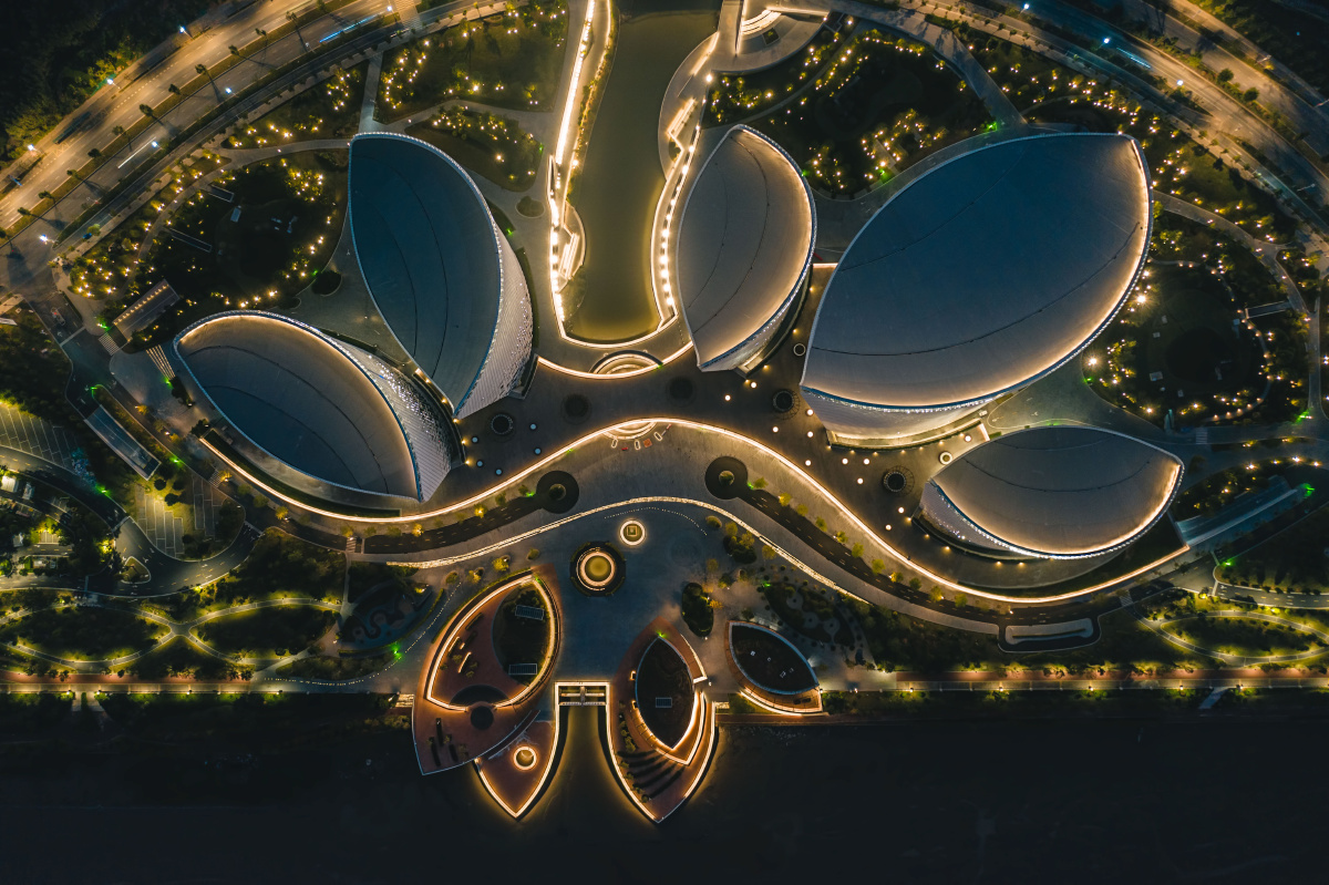 花瓣夜晚的福州海峡艺术中心