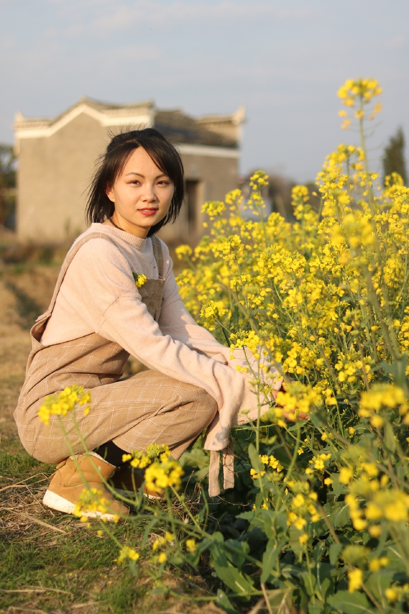 油菜花女孩 - 早春秋野 - 图虫