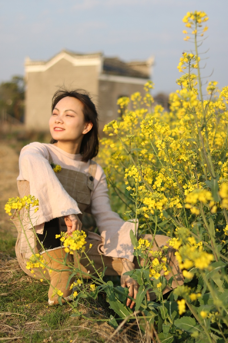油菜花女孩 - 早春秋野 - 图虫