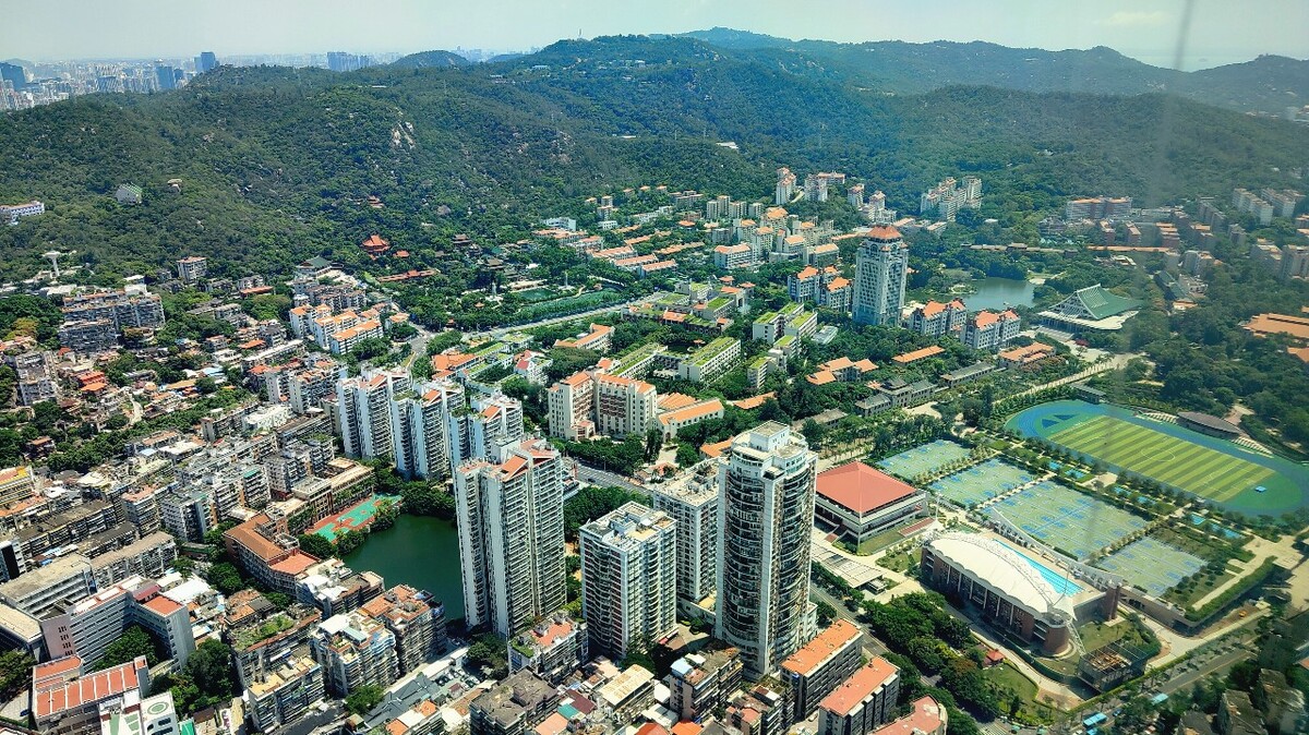 厦大校区依山中
