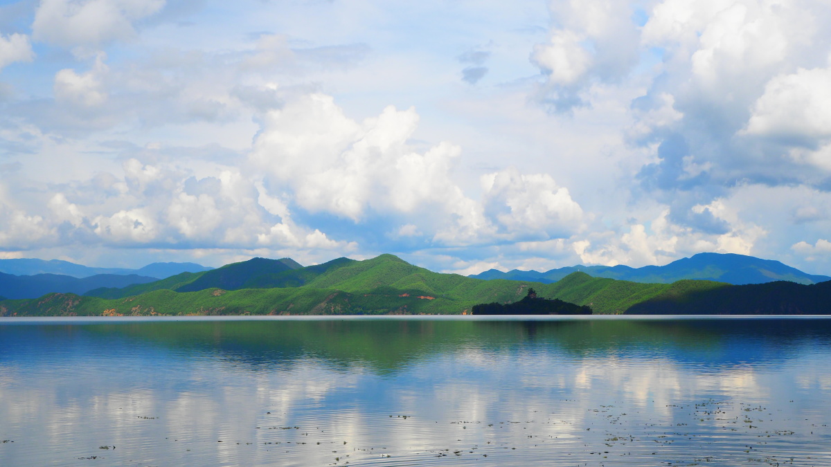 云南之行泸沽湖丽江天空云朵湖水淳朴的人民