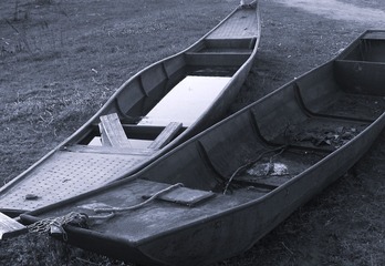 31887