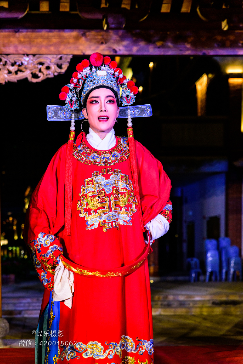 福建漳州闽南水乡芗剧表演吸引众多游客夜景迷人两座拱桥横卧水间线形