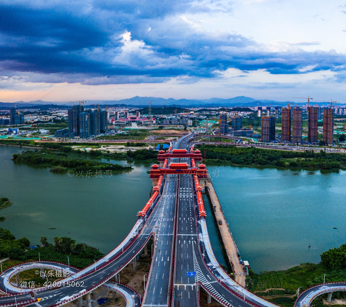 一桥飞架南北金峰大桥是一座在建大桥位于漳州市境内大桥跨径47米主线