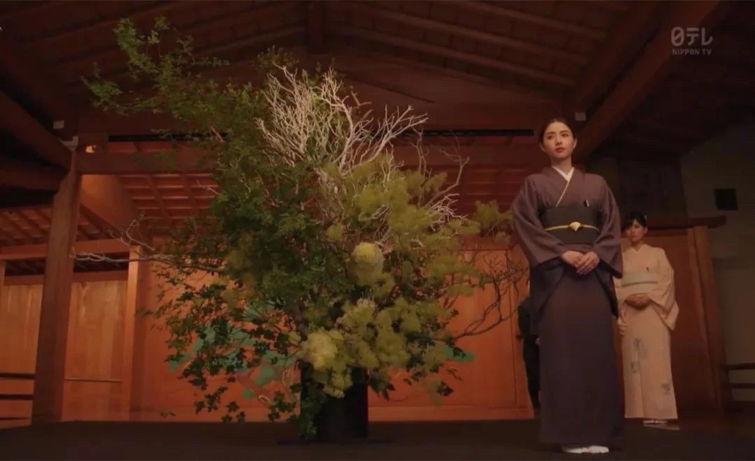 石原里美主演的电视剧高岭之花剧中出现的部分草月流作品整理啦