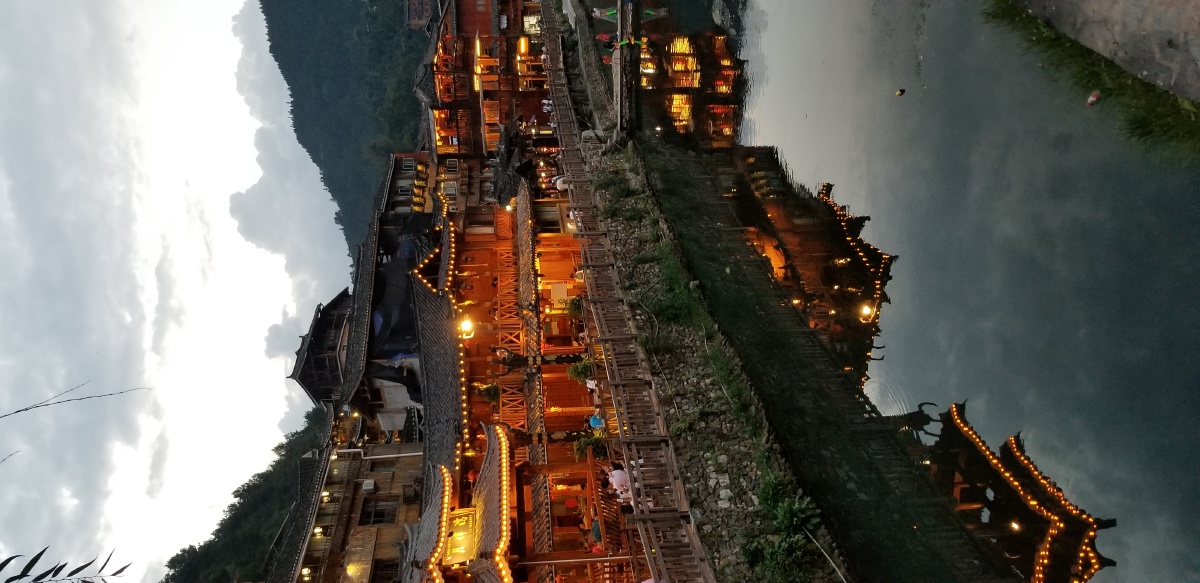 西江千户苗寨夜与昼