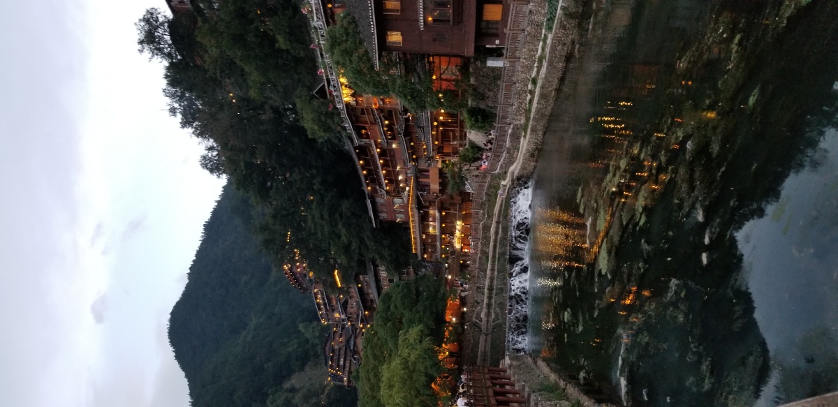西江千户苗寨夜与昼