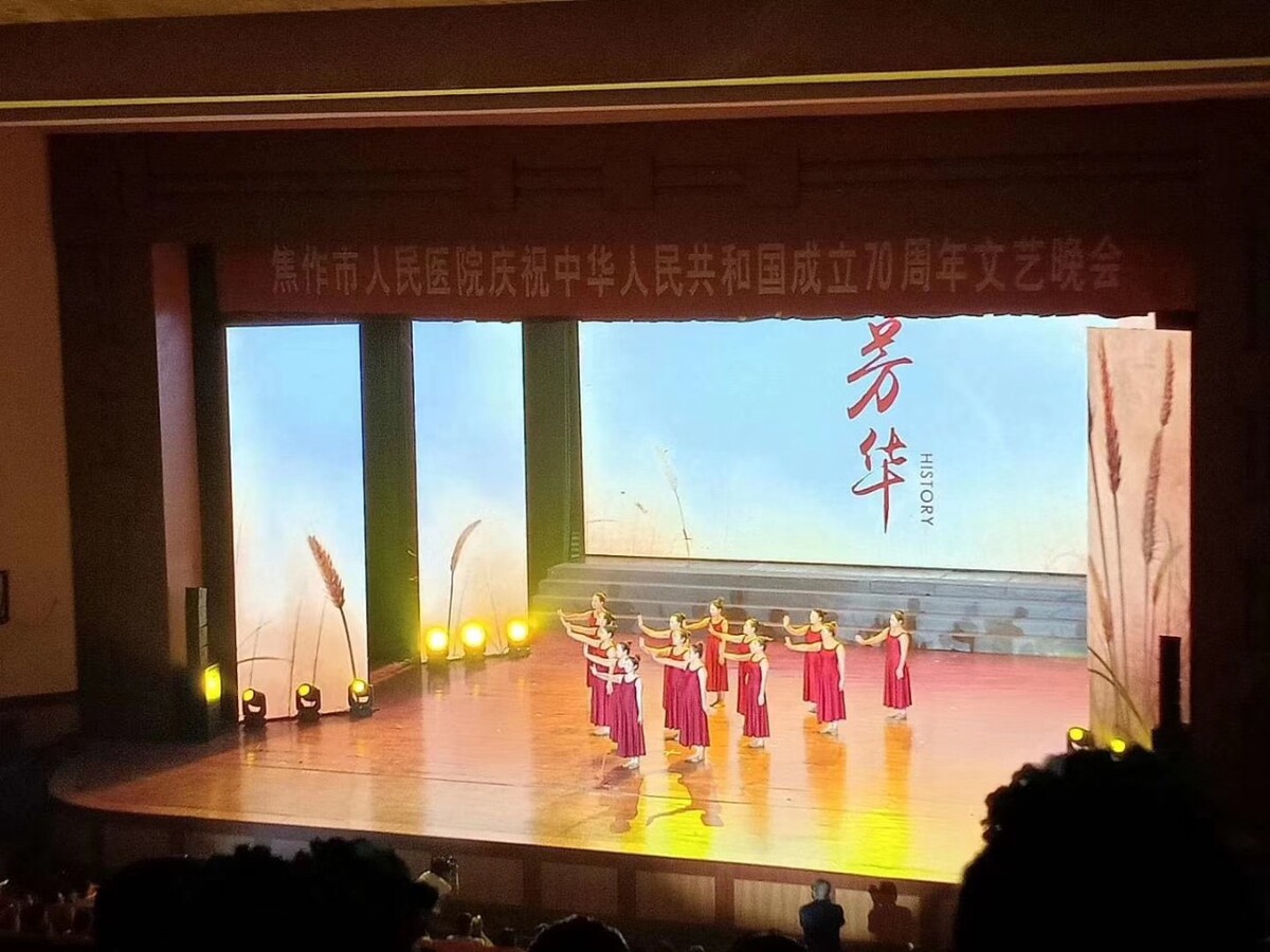 新唐诗舞蹈视频,舞蹈团体逆水行舟邀首席大神展示舞蹈动作