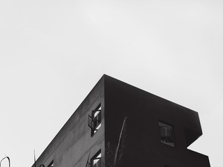 940305