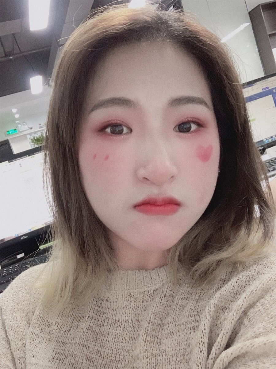網紅不化妝和化妝的區別(網紅臉不化妝照片)
