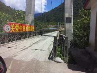 733593