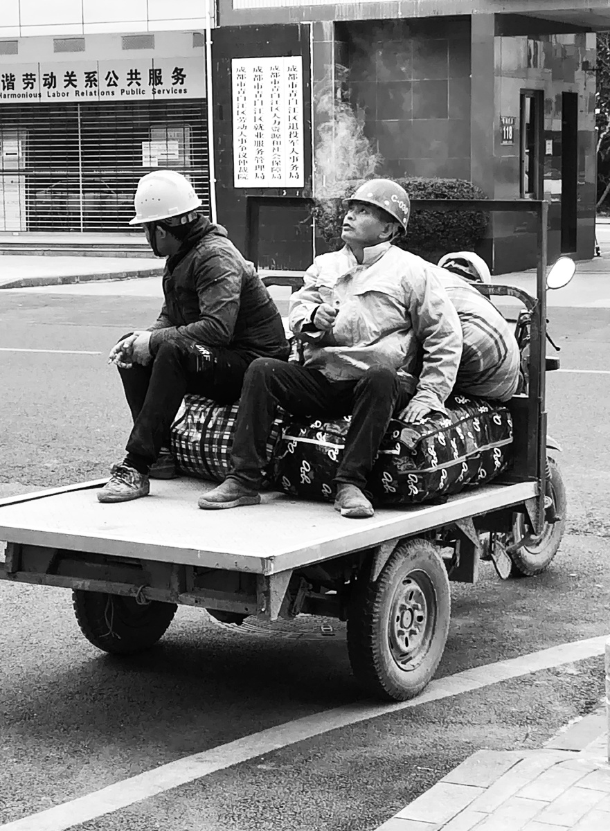 为了生活四处奔波漂泊