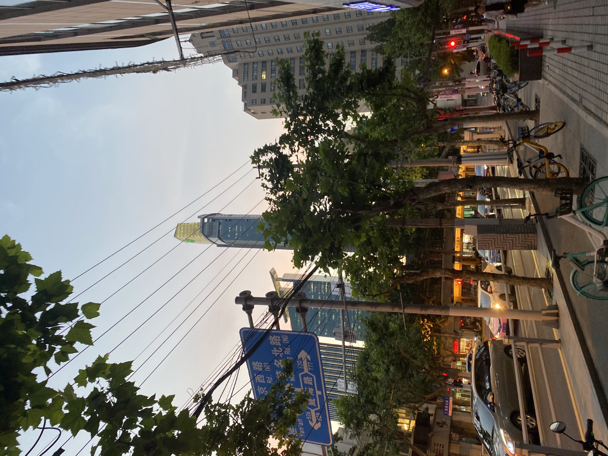 上海静安区晚上夜景街景