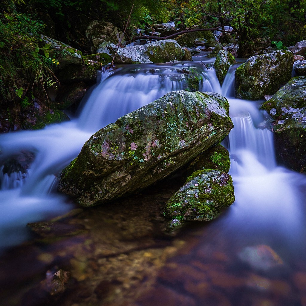 FUJI X-T1 10-24mm镜头,铂锐Progrey IR ND1000 X 10档 广角中灰ND减光镜,摄于陕西秦岭洛河源头