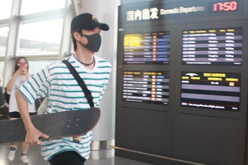 1907626