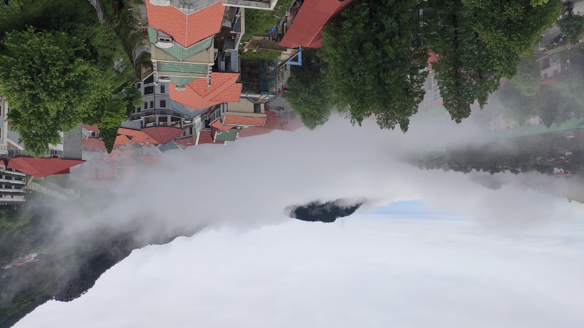 云雾缭绕天空小镇拍摄于5月17日江西庐山牯岭镇