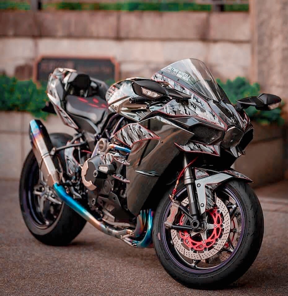 川崎h? 有没有酷到你?#重机车 - 青春下的迷彩梦