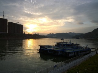 153016