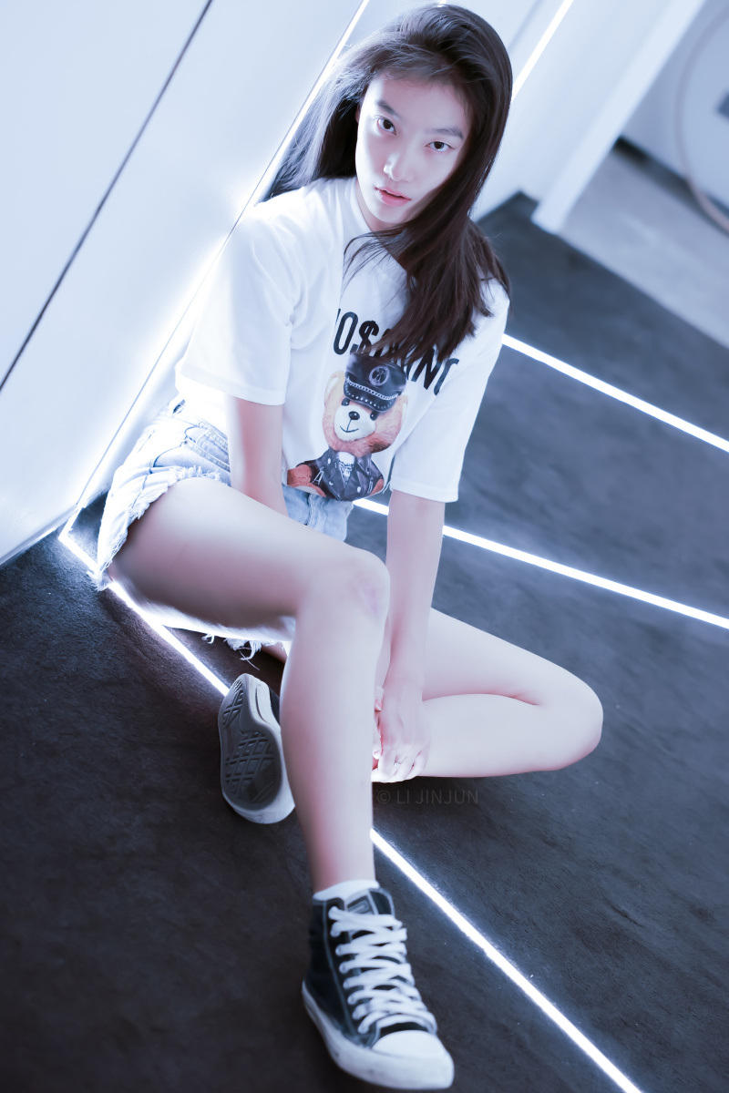 模特张晓彤笑的真好