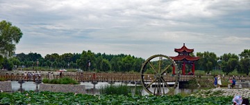 1885178