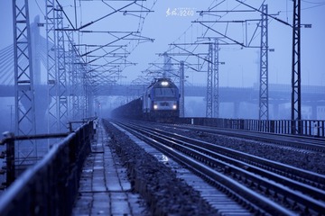 872711