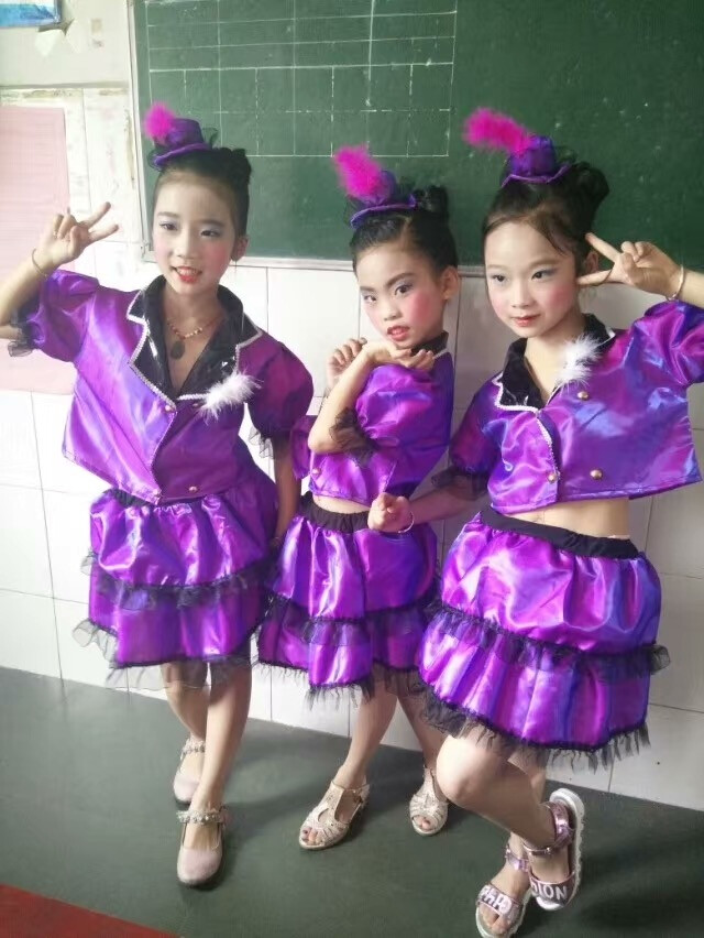 英文版中国娃娃舞蹈视频,娃娃组成新中国娃娃