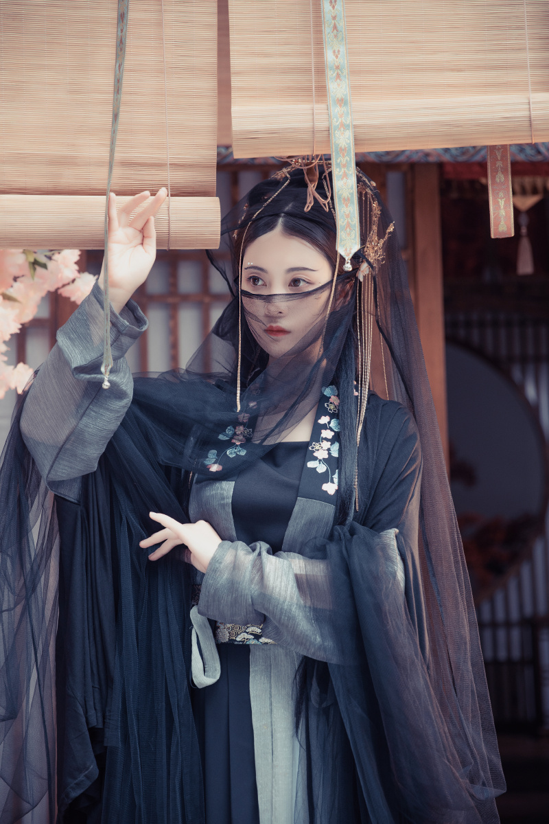 出镜:巫汐&tacke竹桑摄影:君辞 - 巫汐