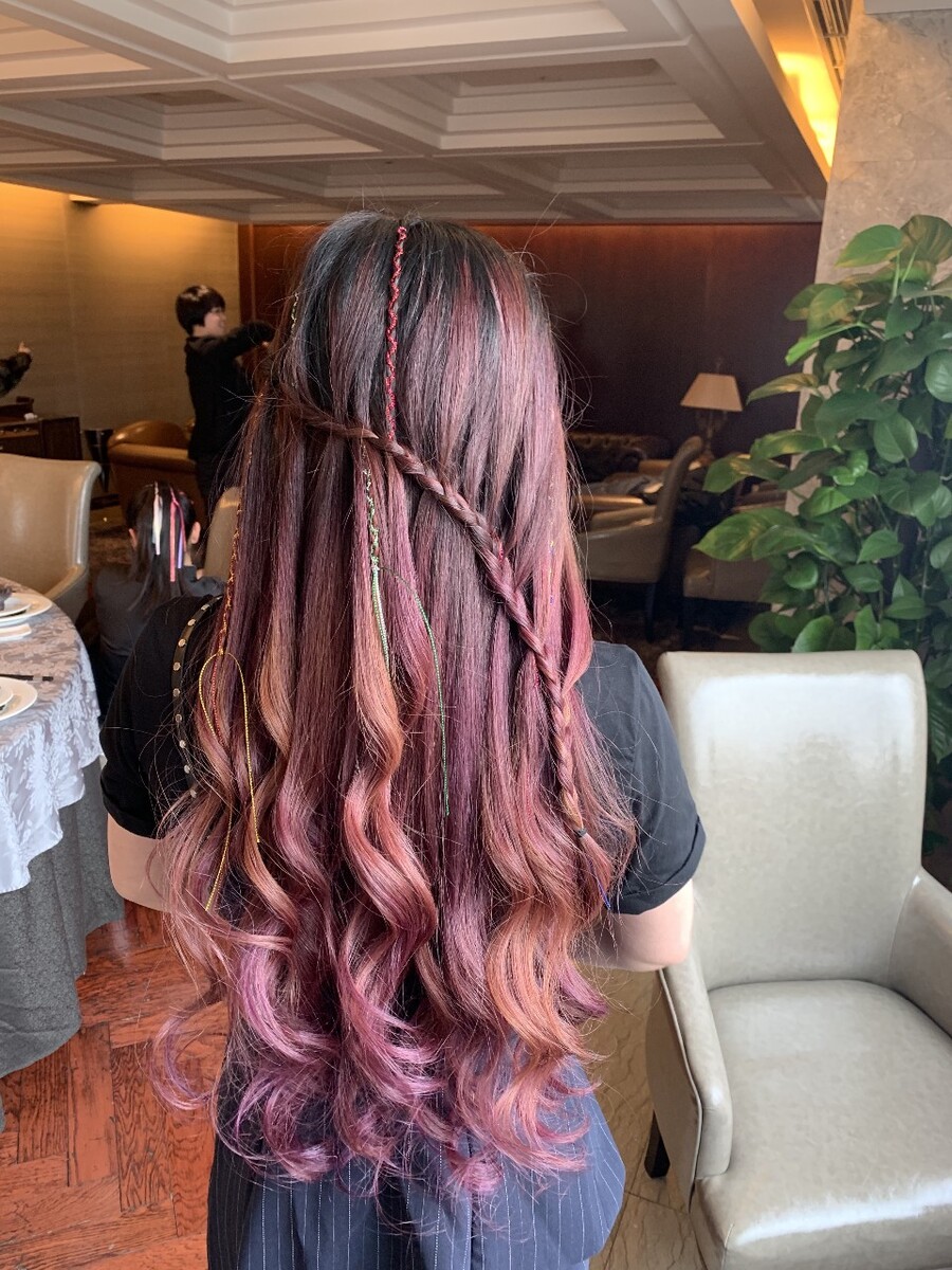 粉红色头发怎么搭配好看图片女生图片