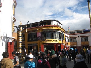 492842