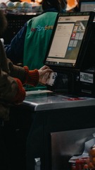 64633
