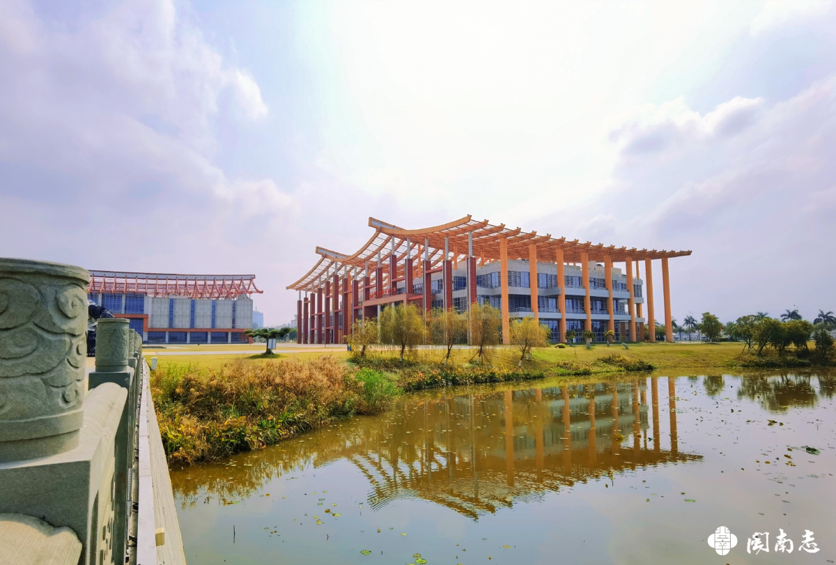 漳州市城市展示馆坐落于漳州高新区圆山文化中心是福建省第一个城市