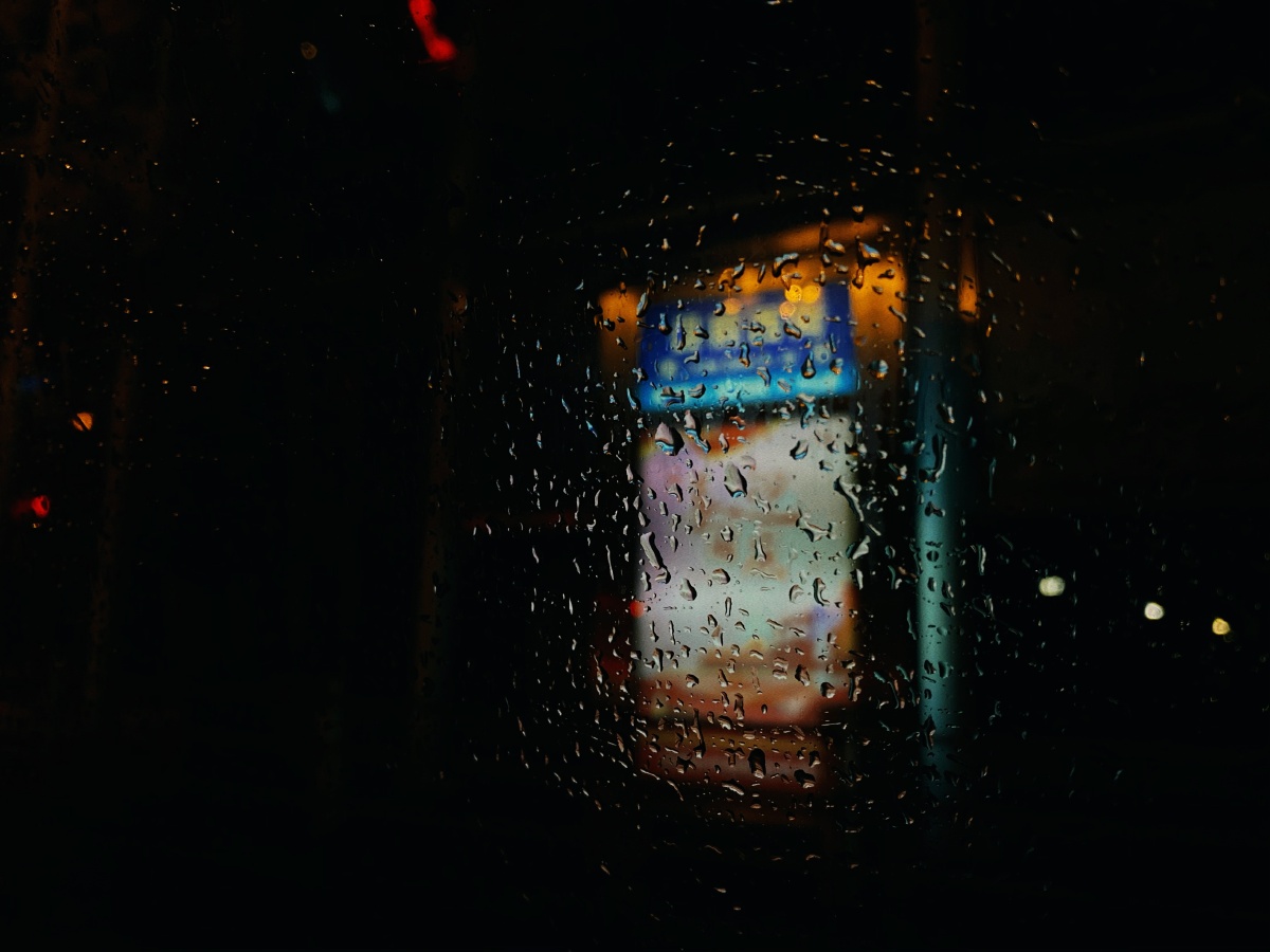  雨夜