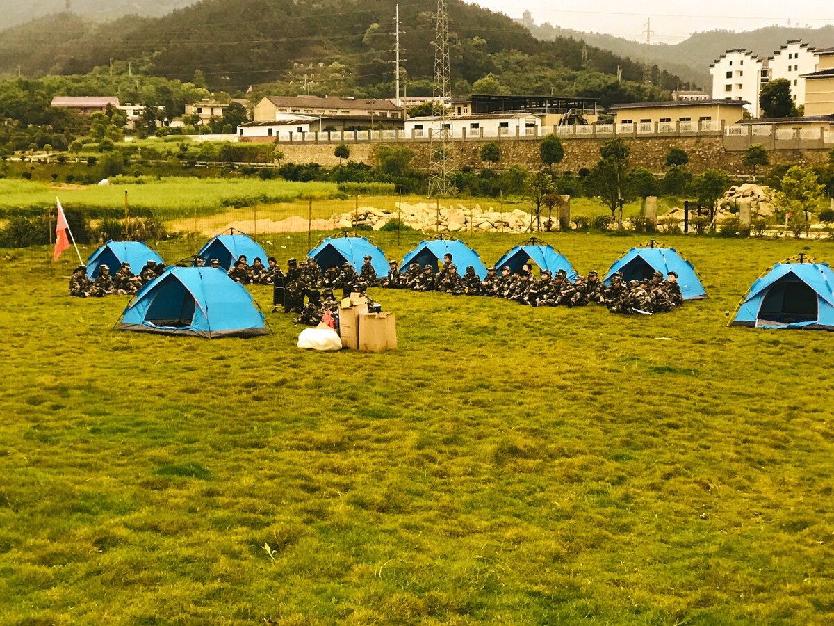 部队野外帐篷用电,雨天避免电力受潮湿织物易引发雷电