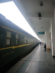 740557