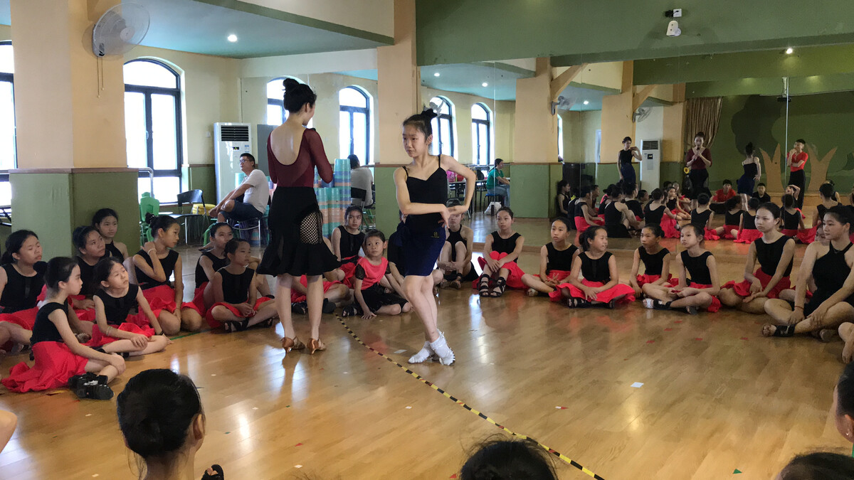 贵阳赵青老师舞蹈班,世界杰出女舞蹈家画像