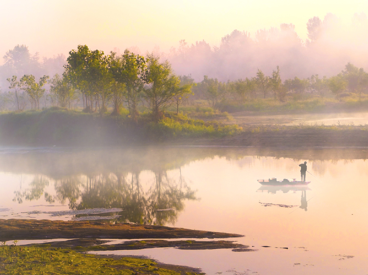 中国新野白河晓雾
