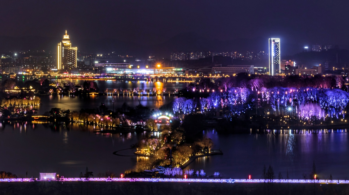 南京玄武湖的阑珊夜色