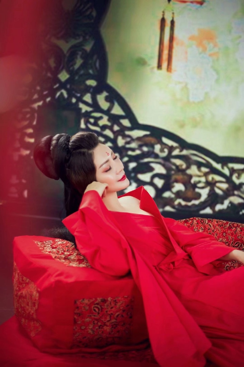 美人卧榻红袖添香