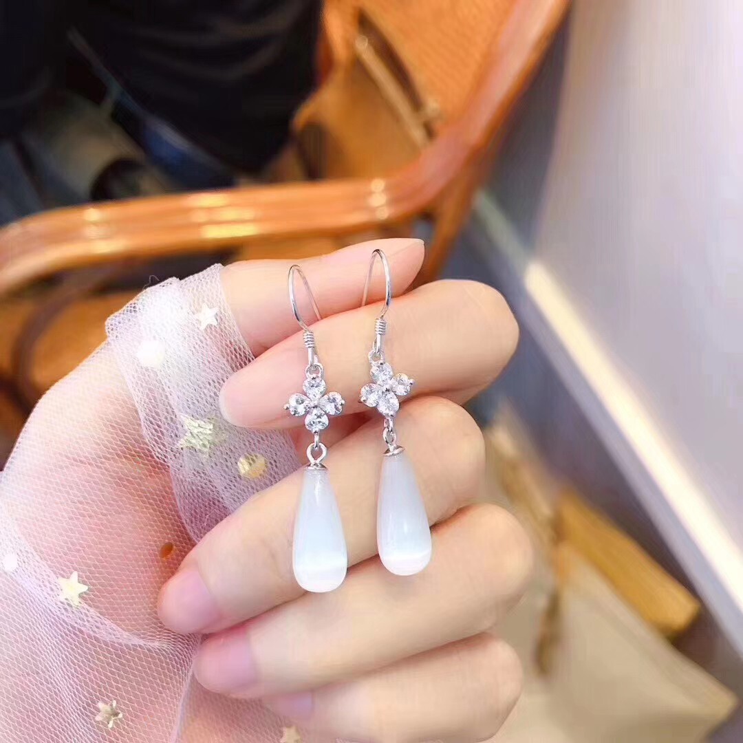 翡翠牌子男配什么链子