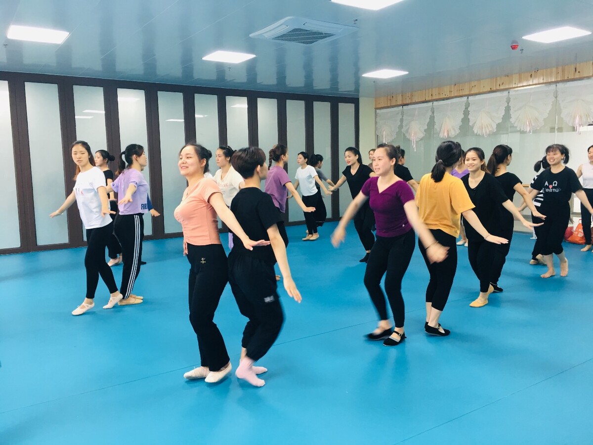 公安县舞蹈艺术培训,克拉玛依市爵士舞班开设舞蹈班