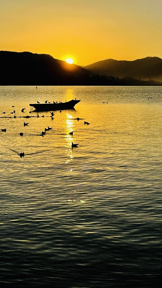 泸沽湖的日出