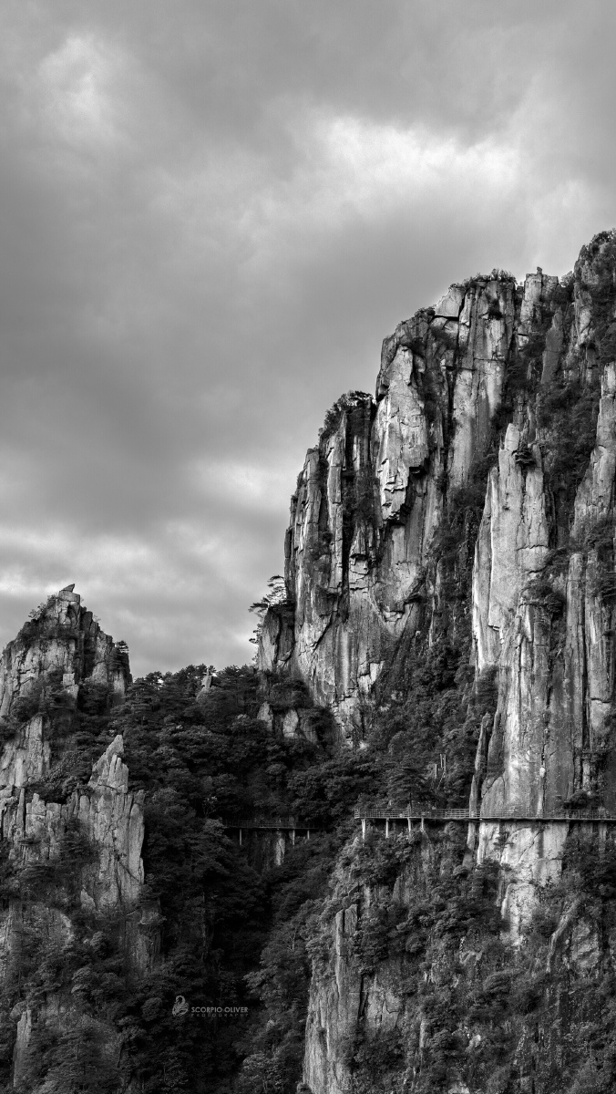 刀劈斧削·羊狮幕