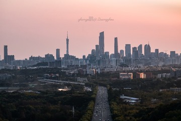 808151