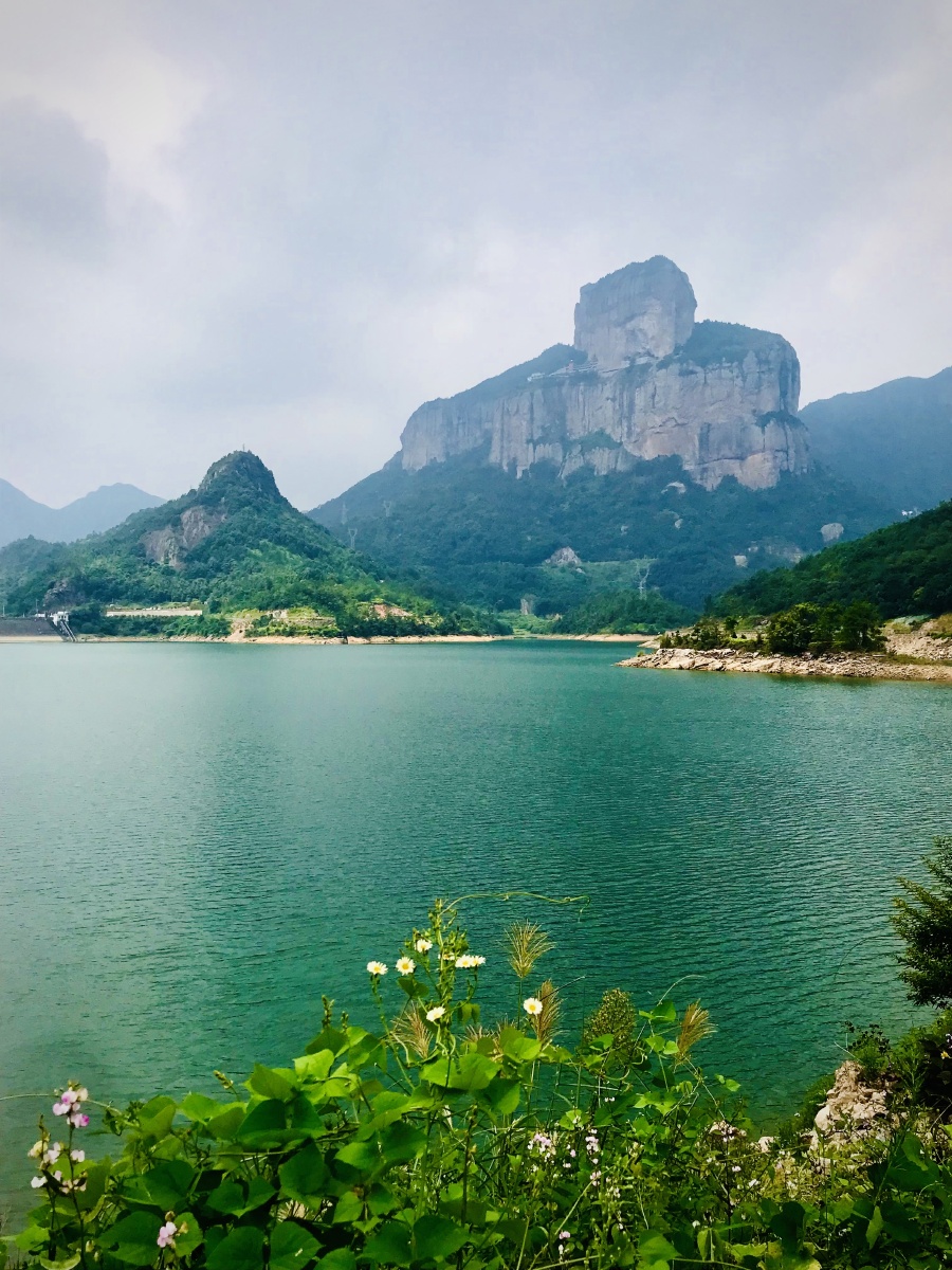 中雁荡湖光山色