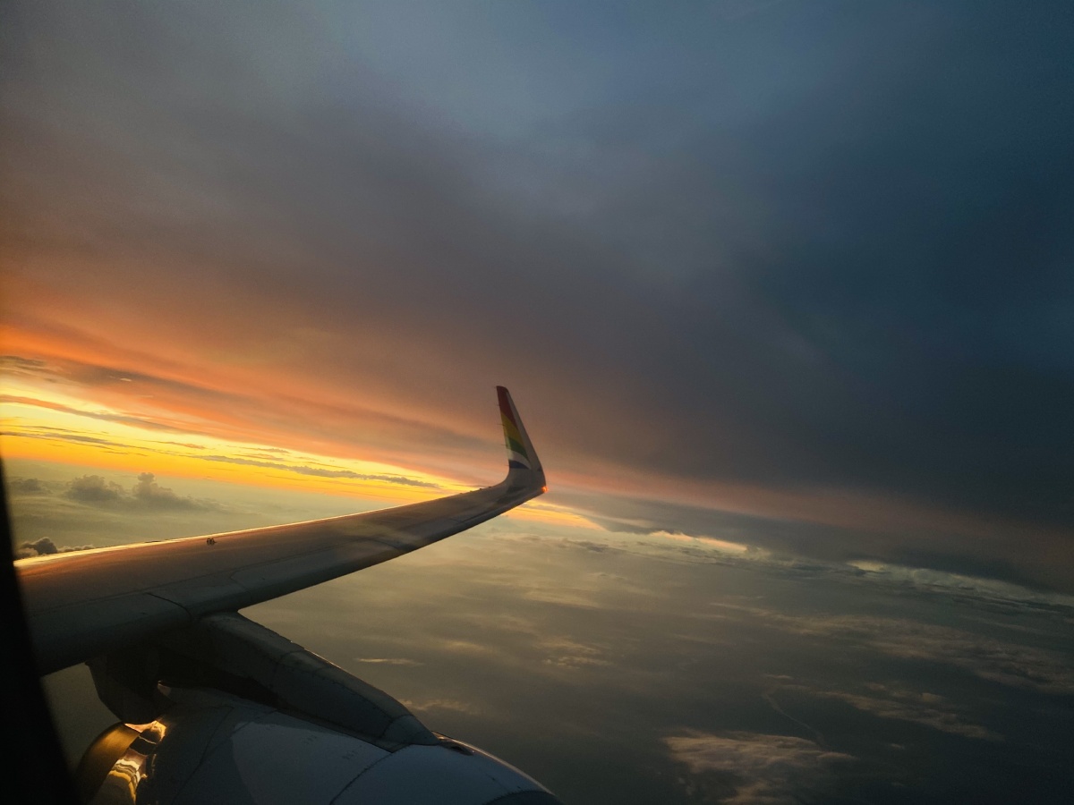 飞机上看夕阳震撼