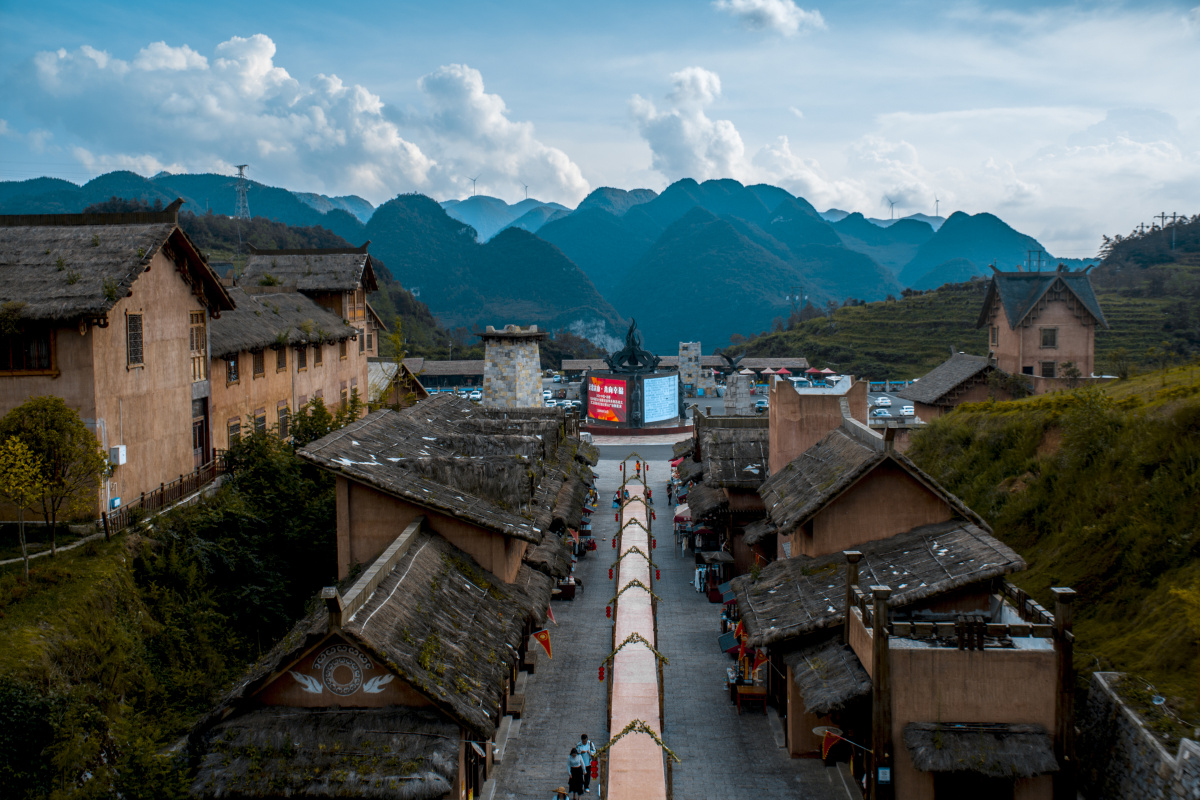 千户彝寨很多人知道侗寨和苗寨却没有多少人知道彝寨这座位于水城县的