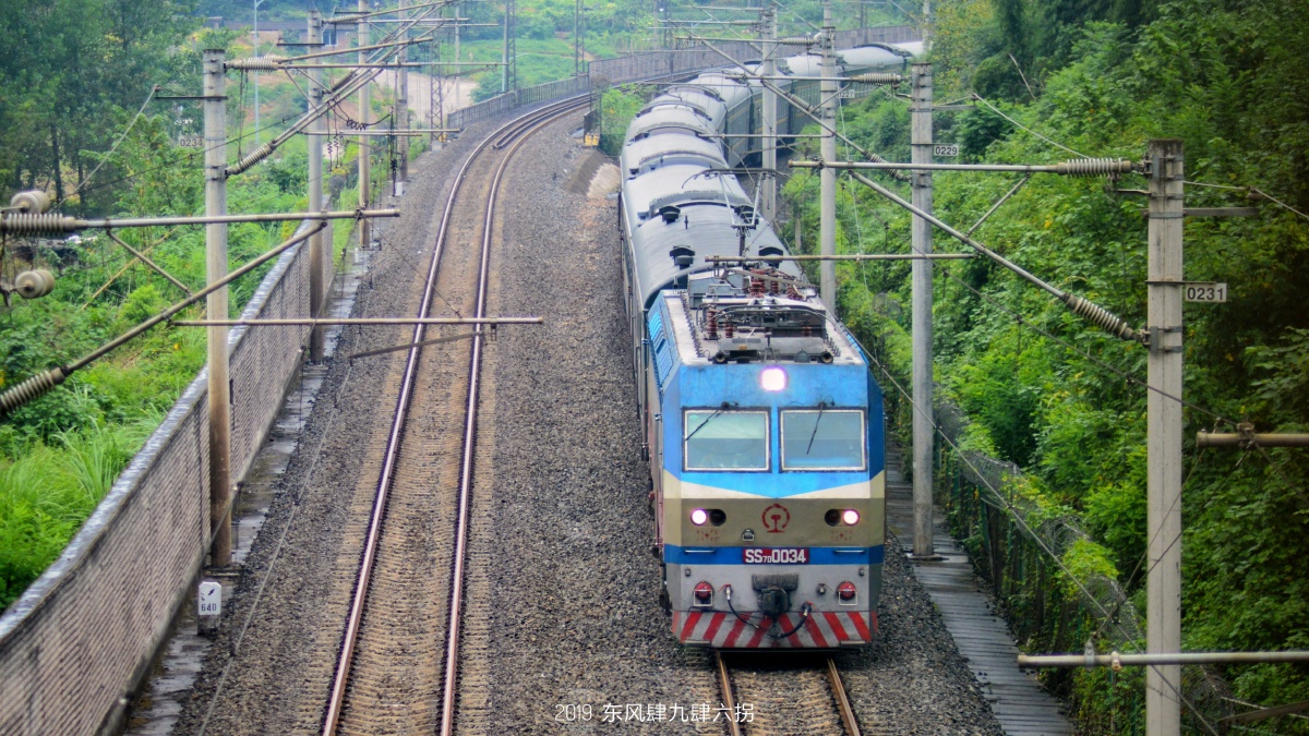 ss7d k291次通过罗瑞卿故居跨线桥 - 上局如段 - 图虫