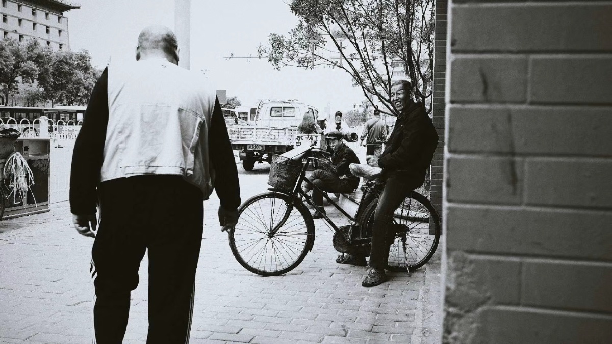 胖电塔与街头摄影第33期离别孤寂流浪黑白照片街头街头摄影您的打赏